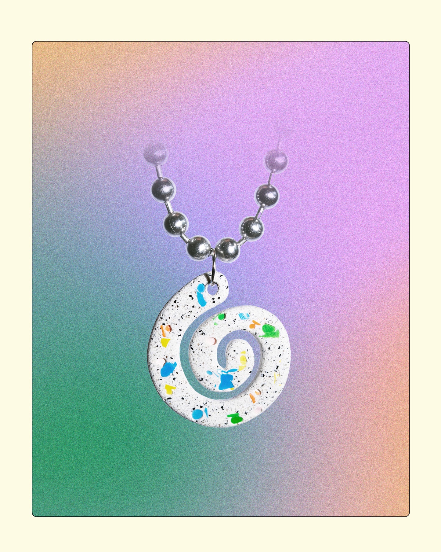 SPIRALING NECKLACE IN LAWN