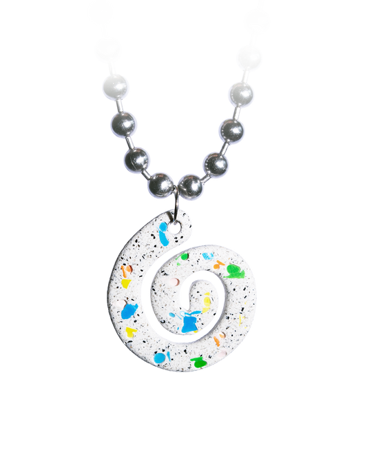 SPIRALING NECKLACE IN LAWN