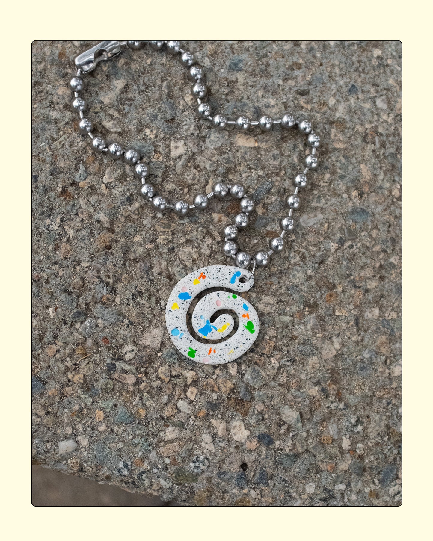 SPIRALING NECKLACE IN LAWN