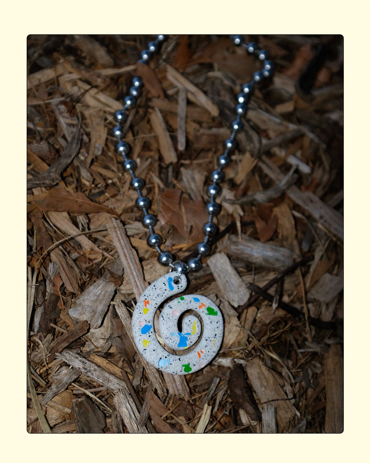 SPIRALING NECKLACE IN LAWN